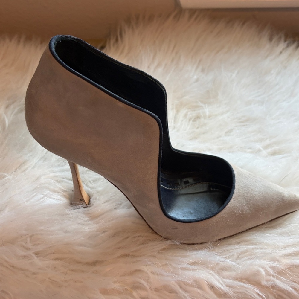 Manolo Blahnik Cream and Black Pointed Toe Suede Pumps